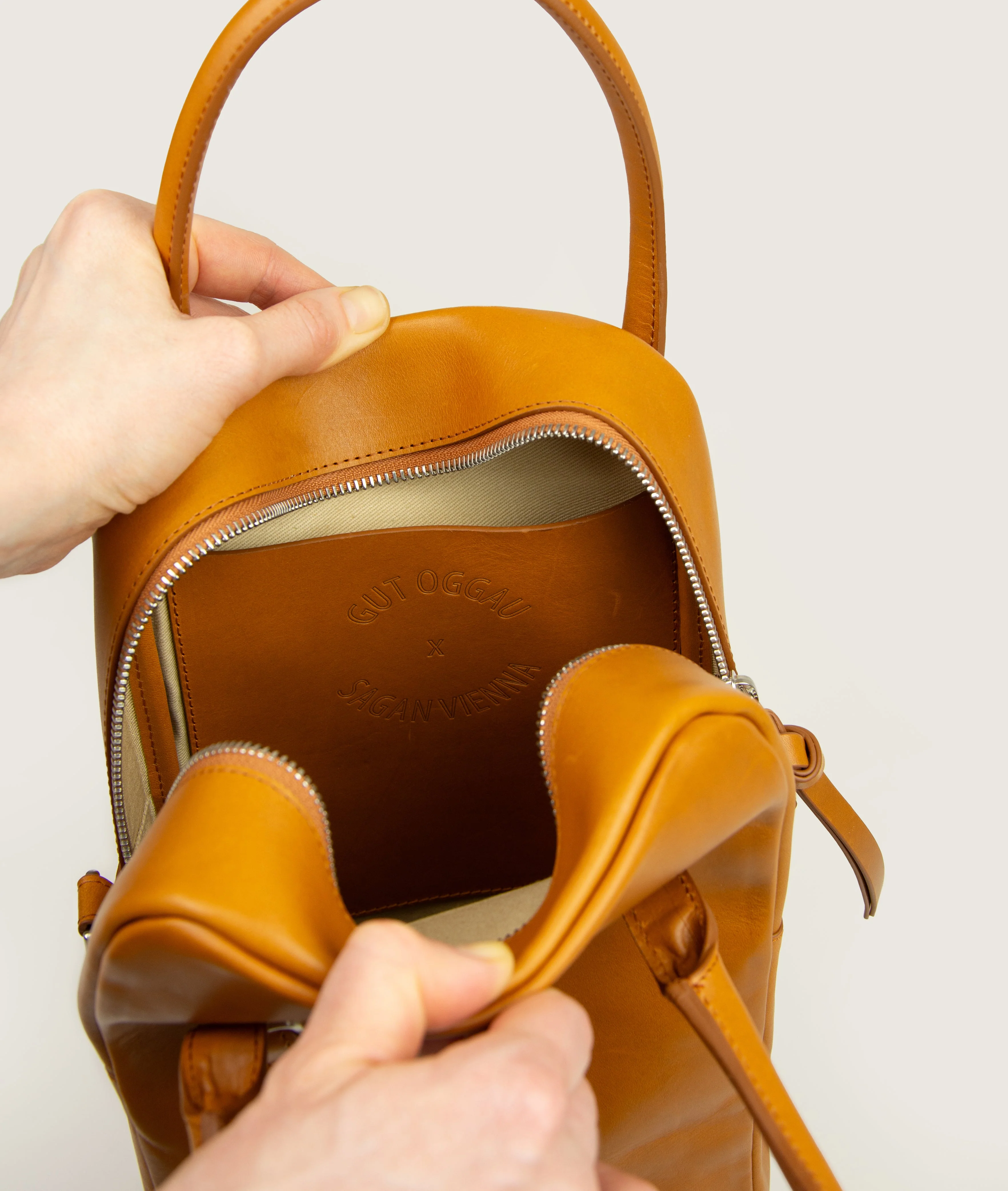 GUT OGGAU x SAGAN Vienna bag orange - Image 11
