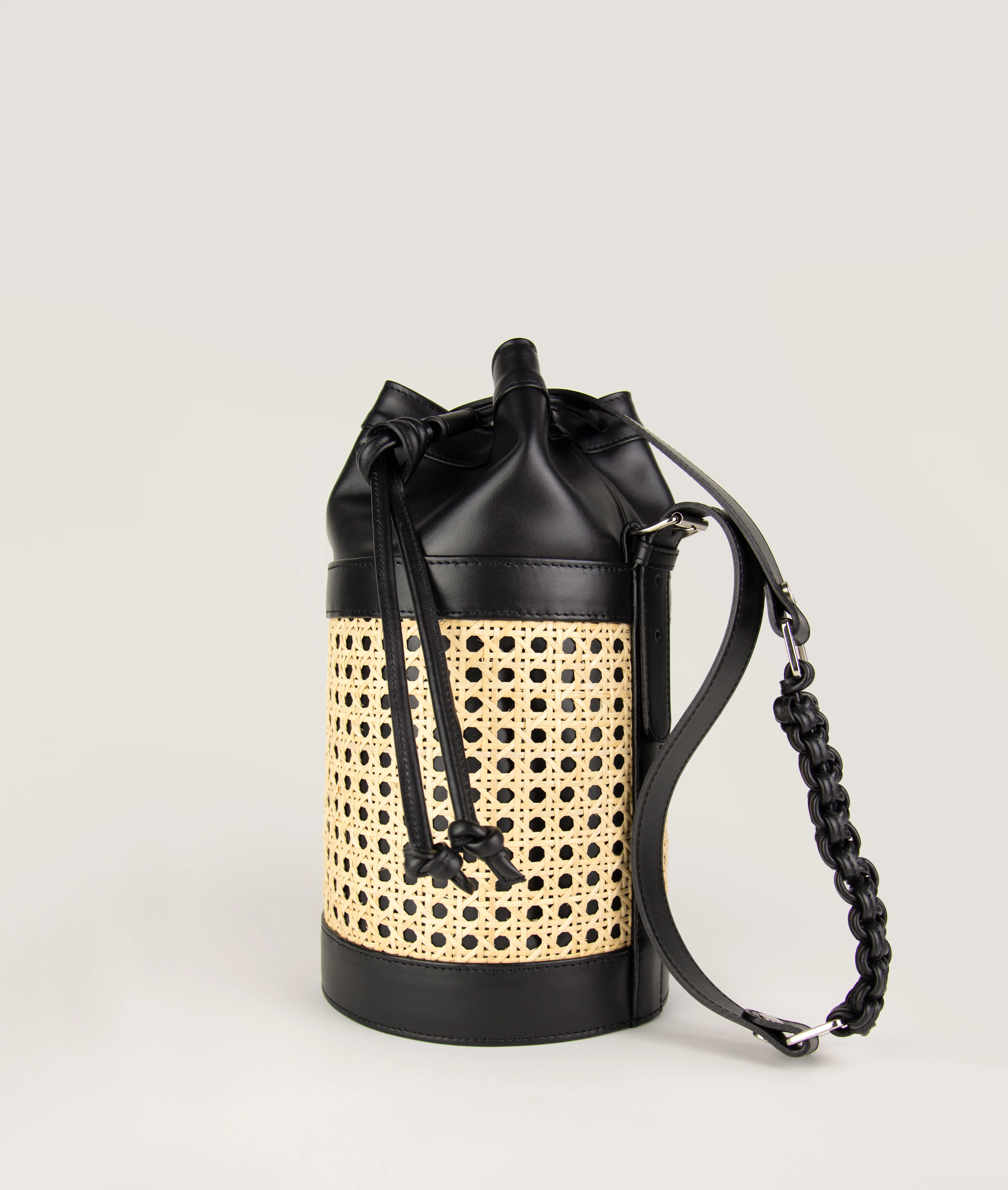 Vienna Bucket M Black - Image 4