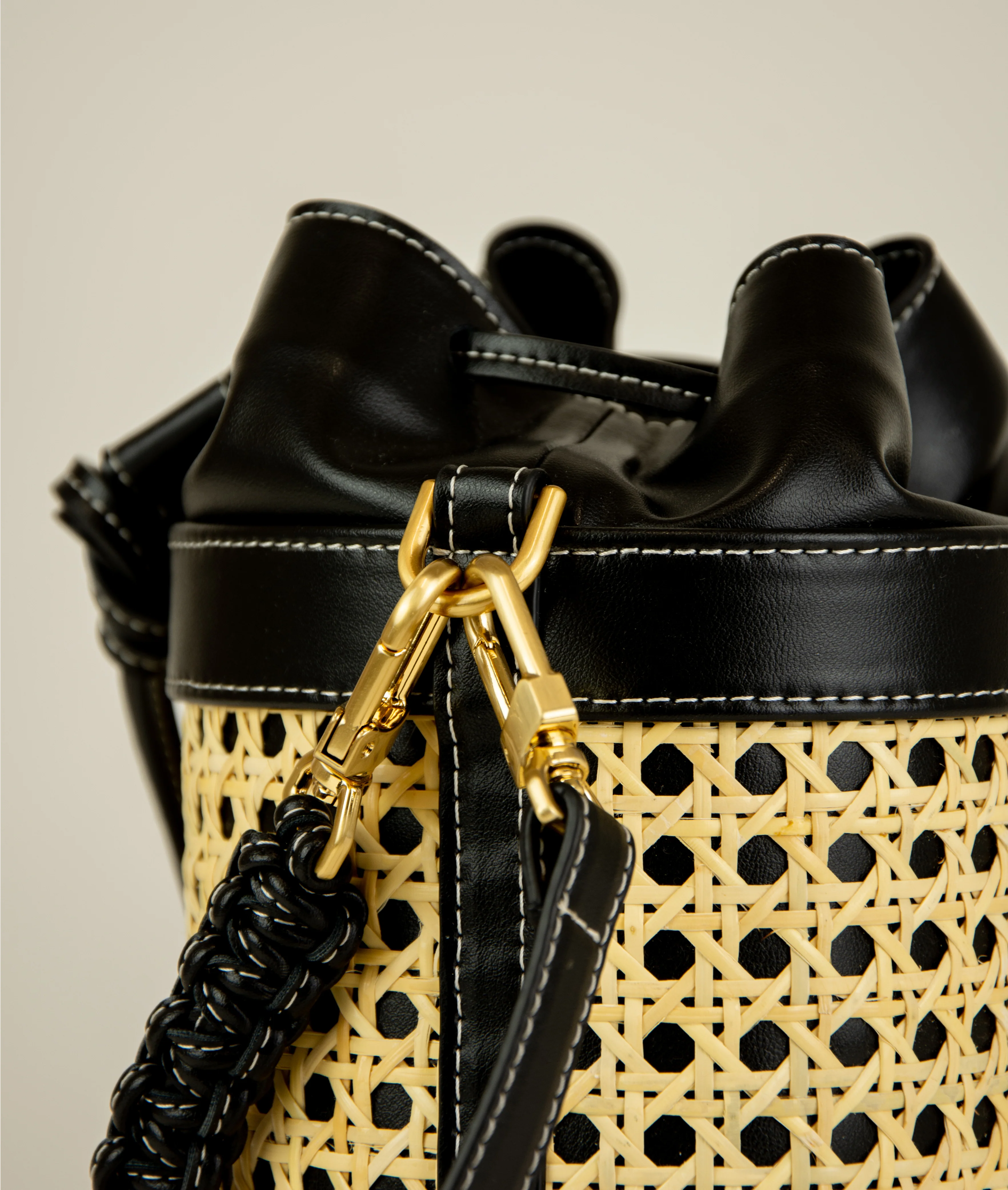 Vienna Bucket S Black GRAPE LEATHER - Image 6